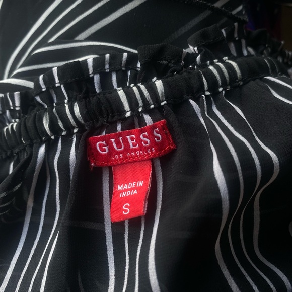 Guess flowy black and white cropped top - Picture 2 of 3